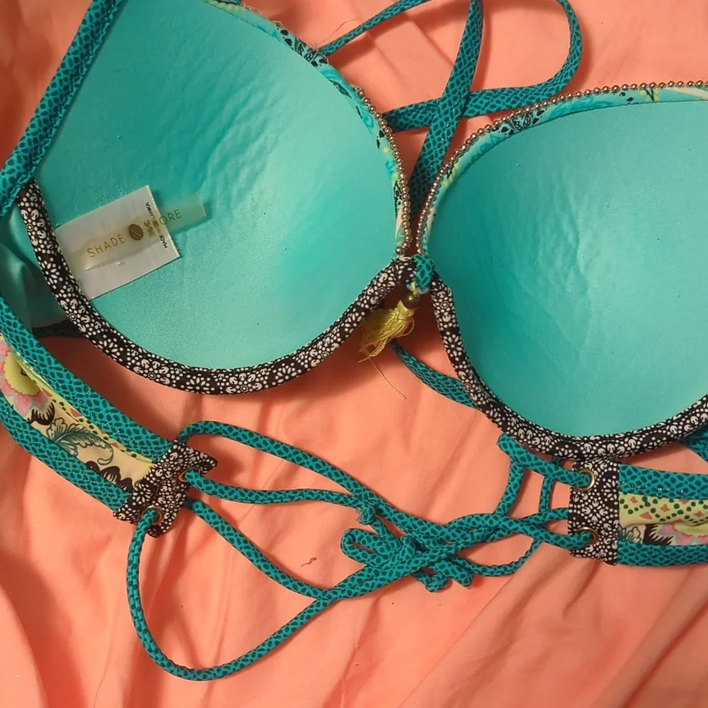Swimsuit top from shade and shore 36C - Picture 3 of 3